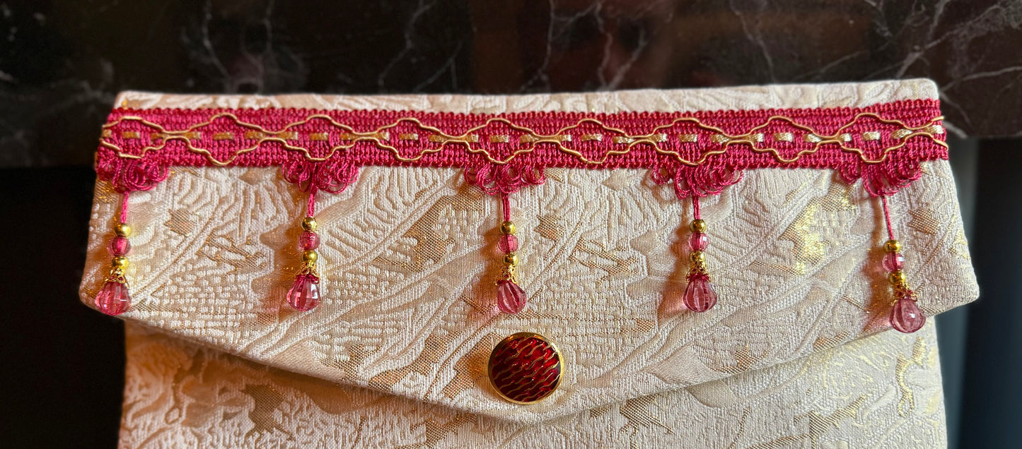 Pochette Jacquard Avorio con Passamaneria Rossa e Bottone Gioiello – Festive Collection | JLAdore Couture