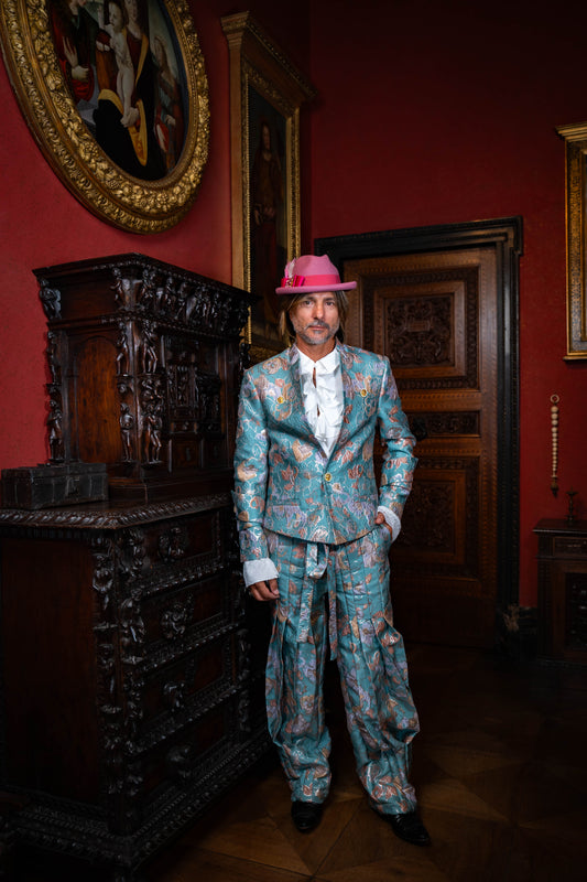 Completo Tancredi in matelassé azzurro con riflessi oro e rosa