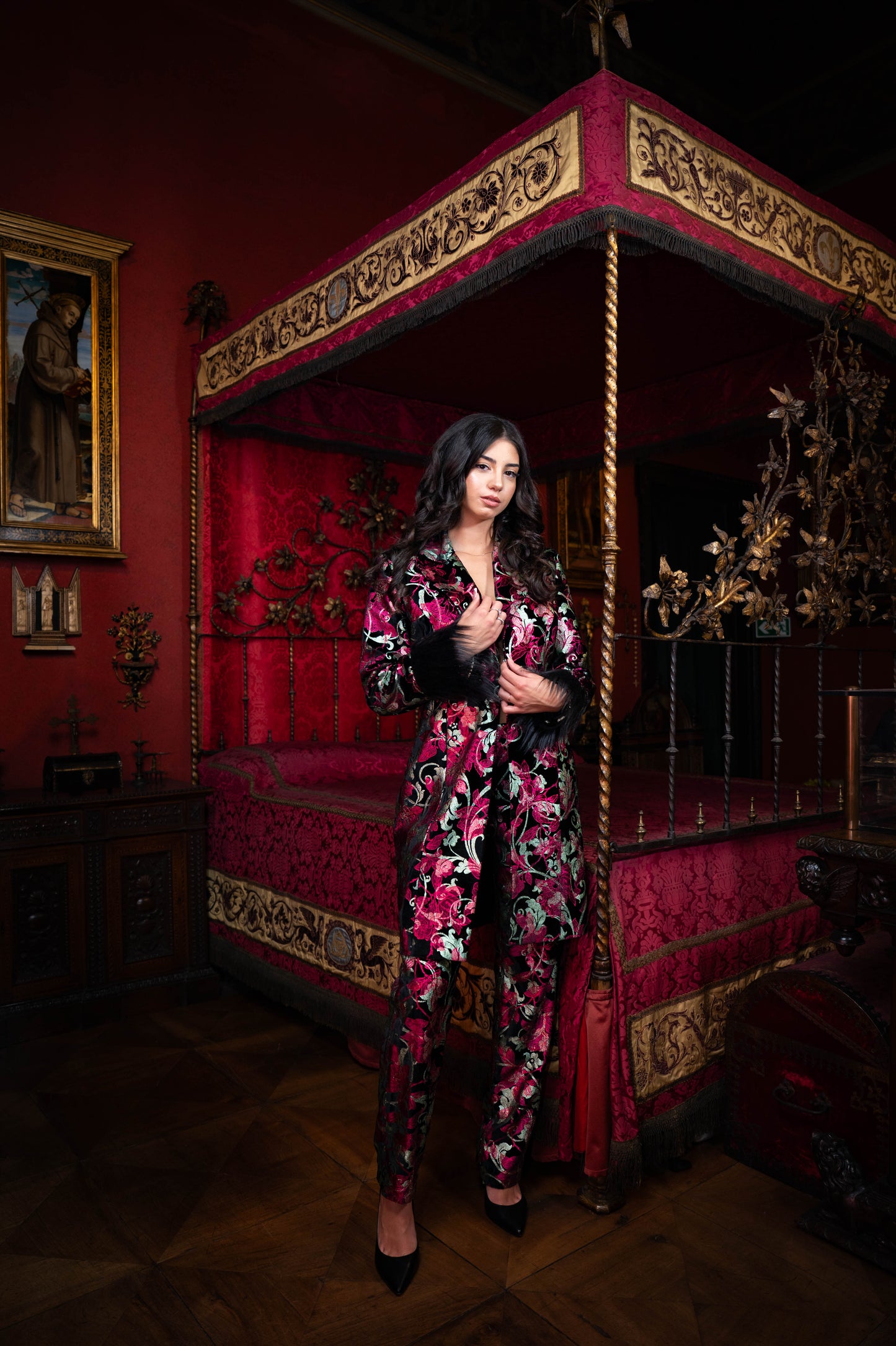 Giacca e Pantalone “Duchessa di Monteleone” – Velluto di seta stampato con dettagli in pelliccia | JLAdore Couture #AfterGattopardo