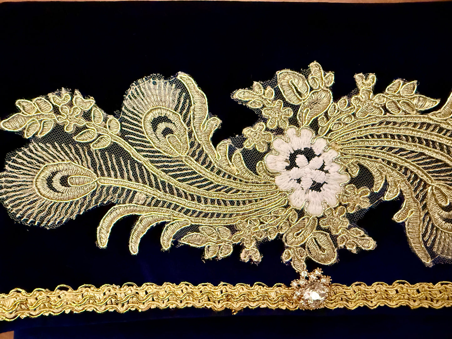 Pochette Velvet Baroque– Festive Collection | JLAdore Couture