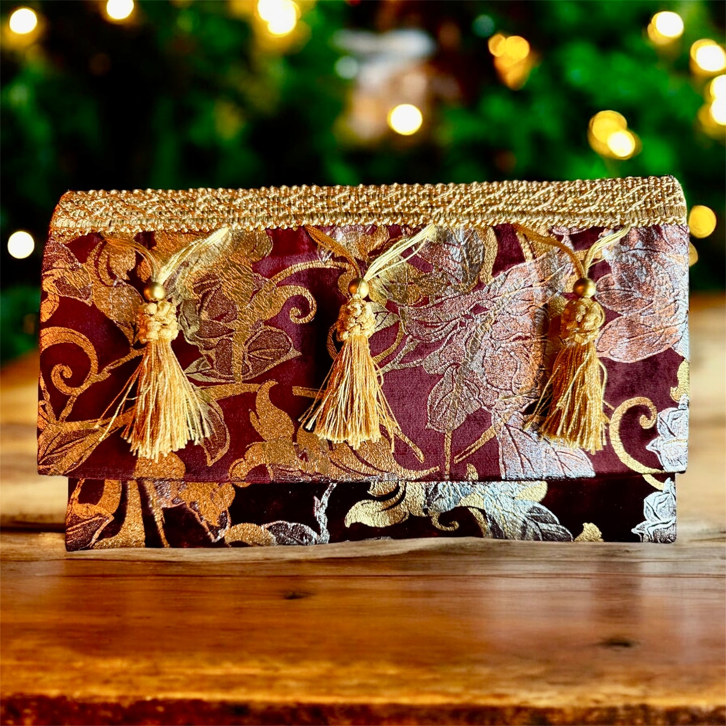 Pochette Broccato Bordeaux Oro con Nappe – Festive Collection | JLAdore Couture